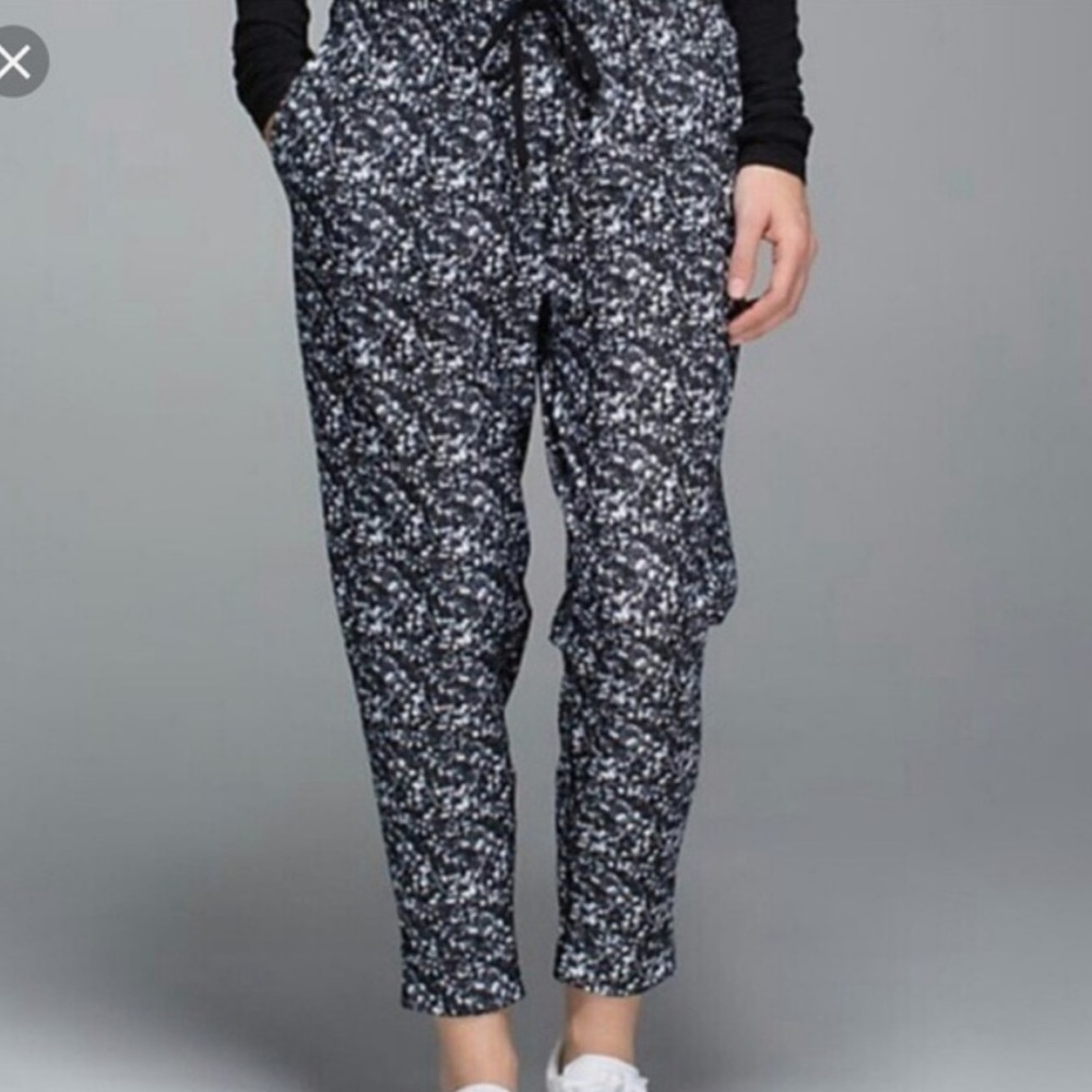 Lululemon Sequin pattern Joggers